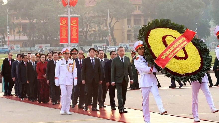 Leaders pay tribute to President Ho Chi Minh on army’s 80th anniversary